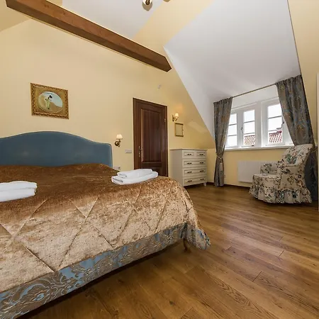 1956 Апартаменты