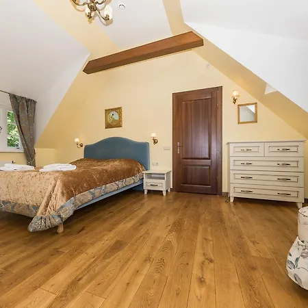 1956 Апартаменты *